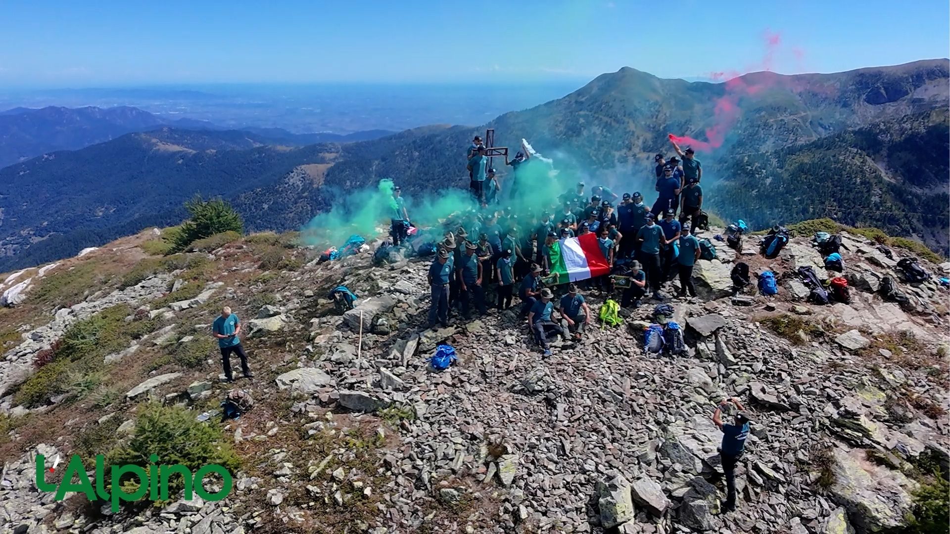 L'Alpino - Nel bosco delle penne mozze il ricordo degli alpini