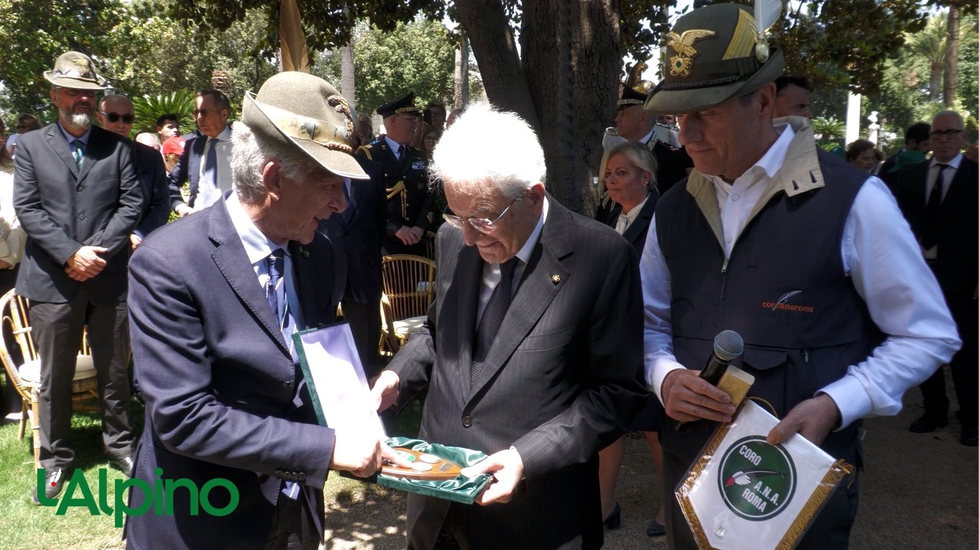 L'Alpino - ''Per gli Alpini, Patria e aiuto verso gli altri''