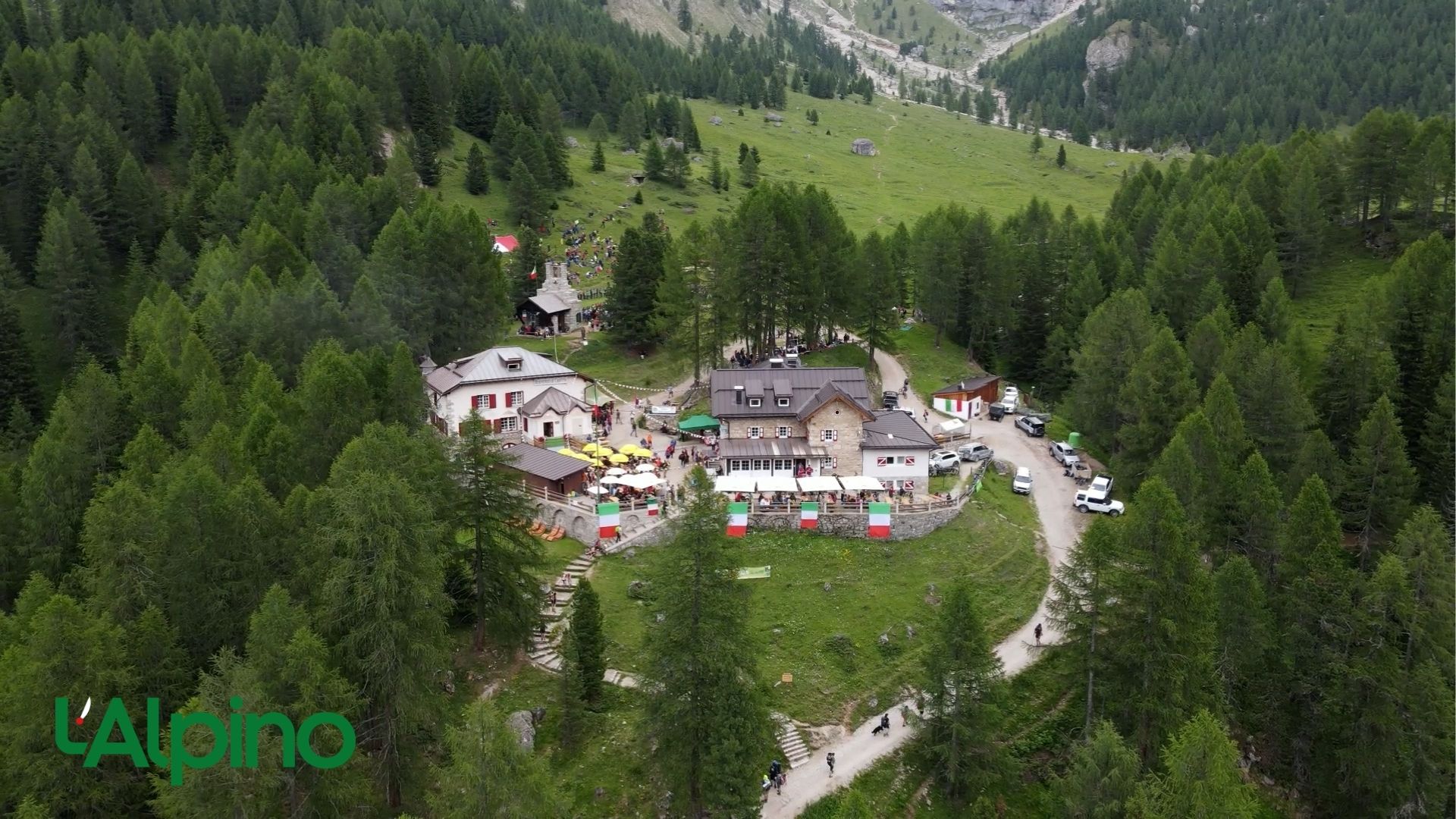 L'Alpino - Partecipazione e commozione al raduno del Contrin