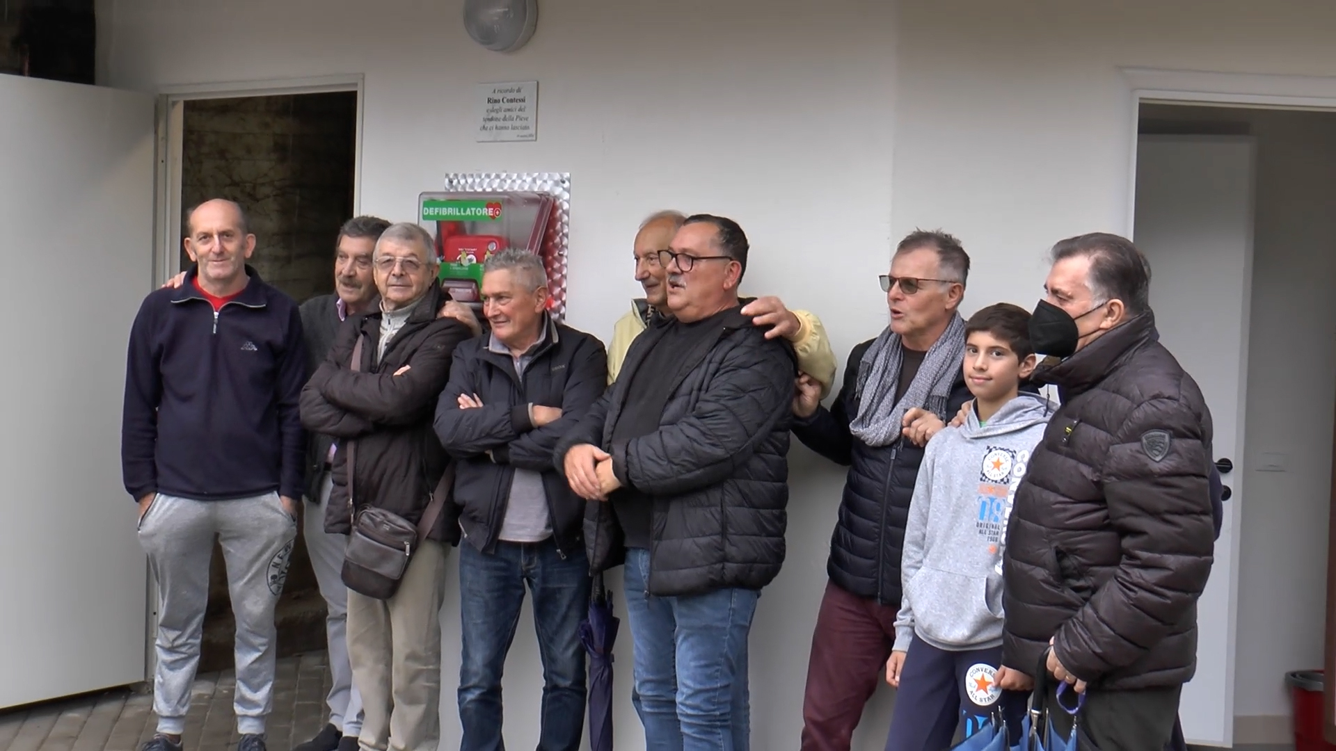 Un defibrillatore per ricordare Rino Contessi al campo della località pieve