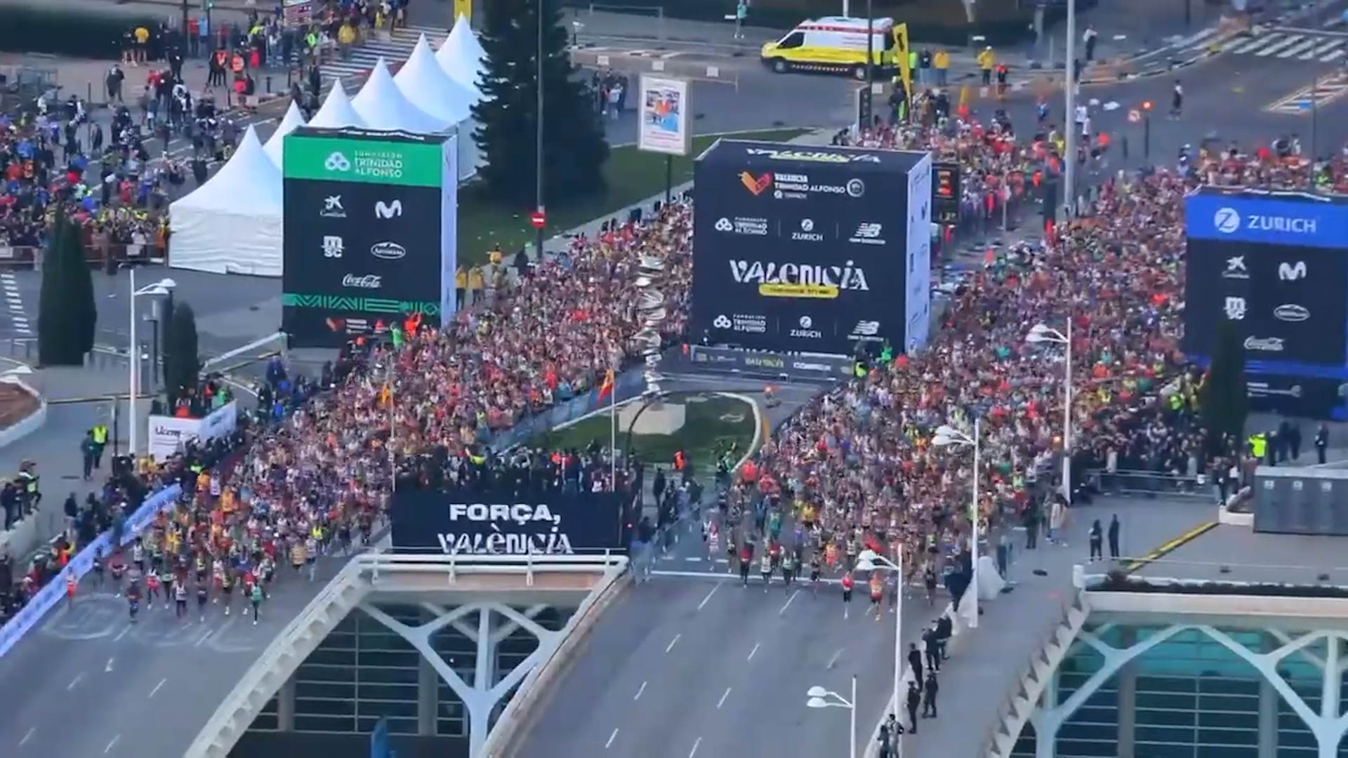 A Valencia dopo l'alluvione la maratona con il sorriso di Walter Bassi